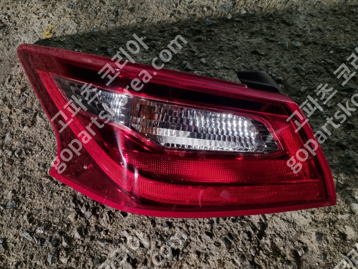 닛산 알티마 테일램프 운전석 사진 3