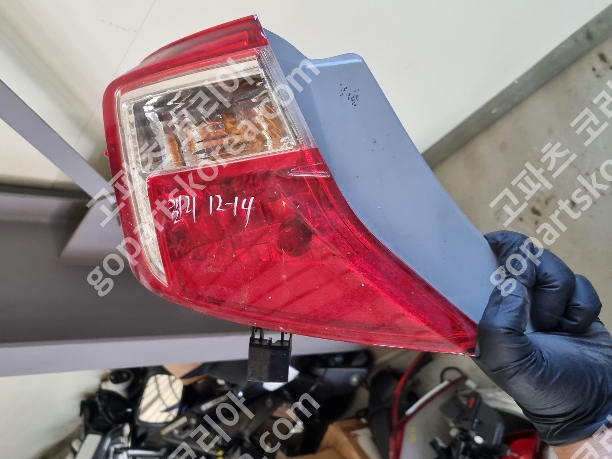 토요타 캠리 테일램프 조수석 사진 3
