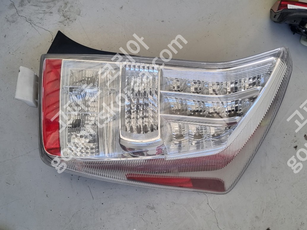 도요타 프리우스 테일램프 조수석 중고