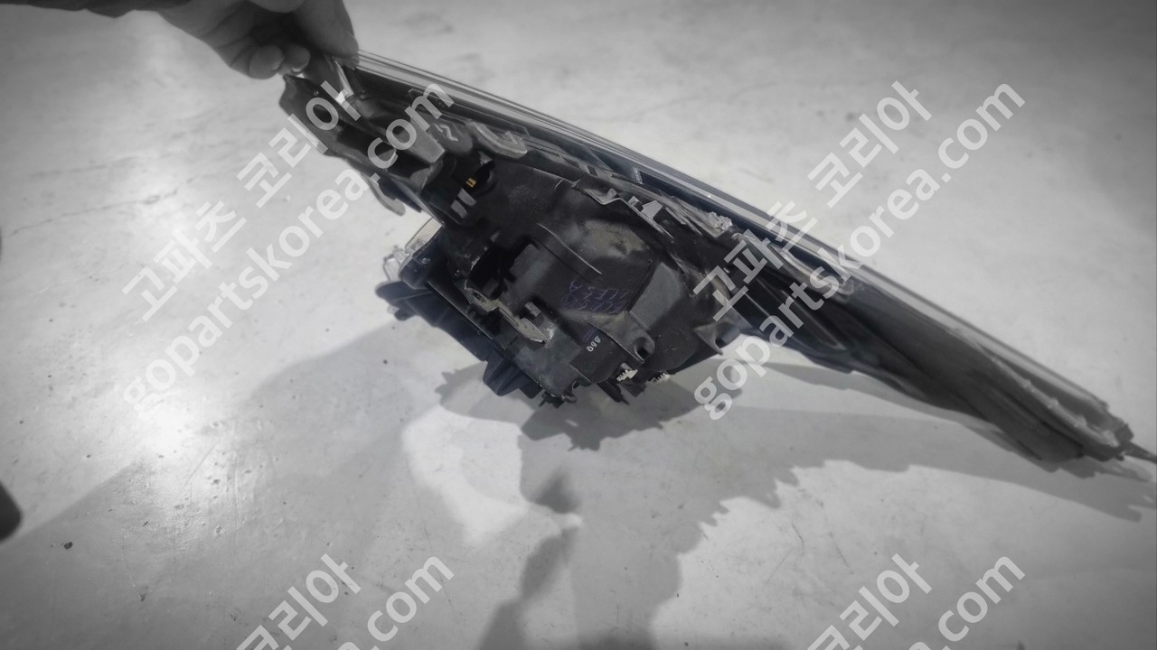 토요타 프리우스 4세대 전기 헤드라이트 조수석 사진 3