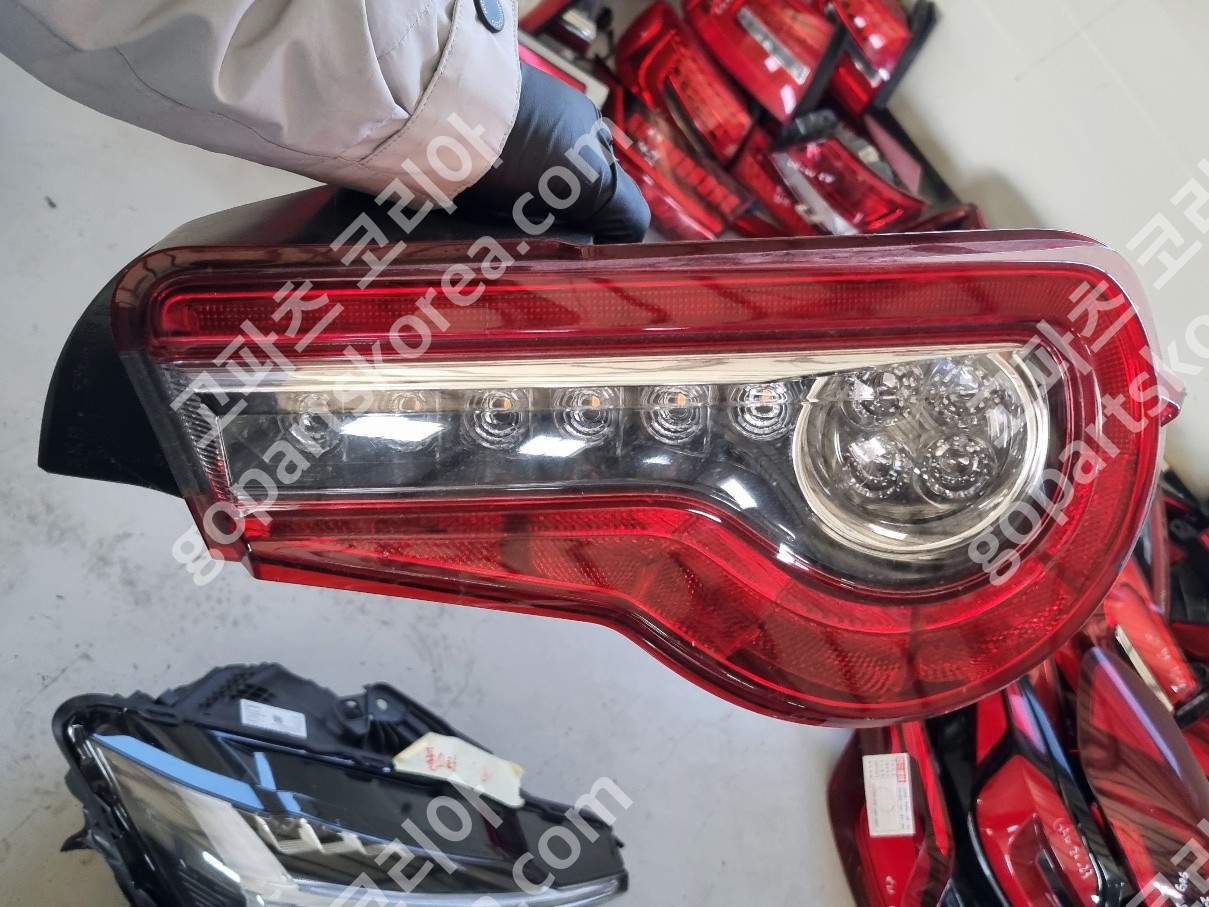 토요타 86 테일램프 조수석 사진 2