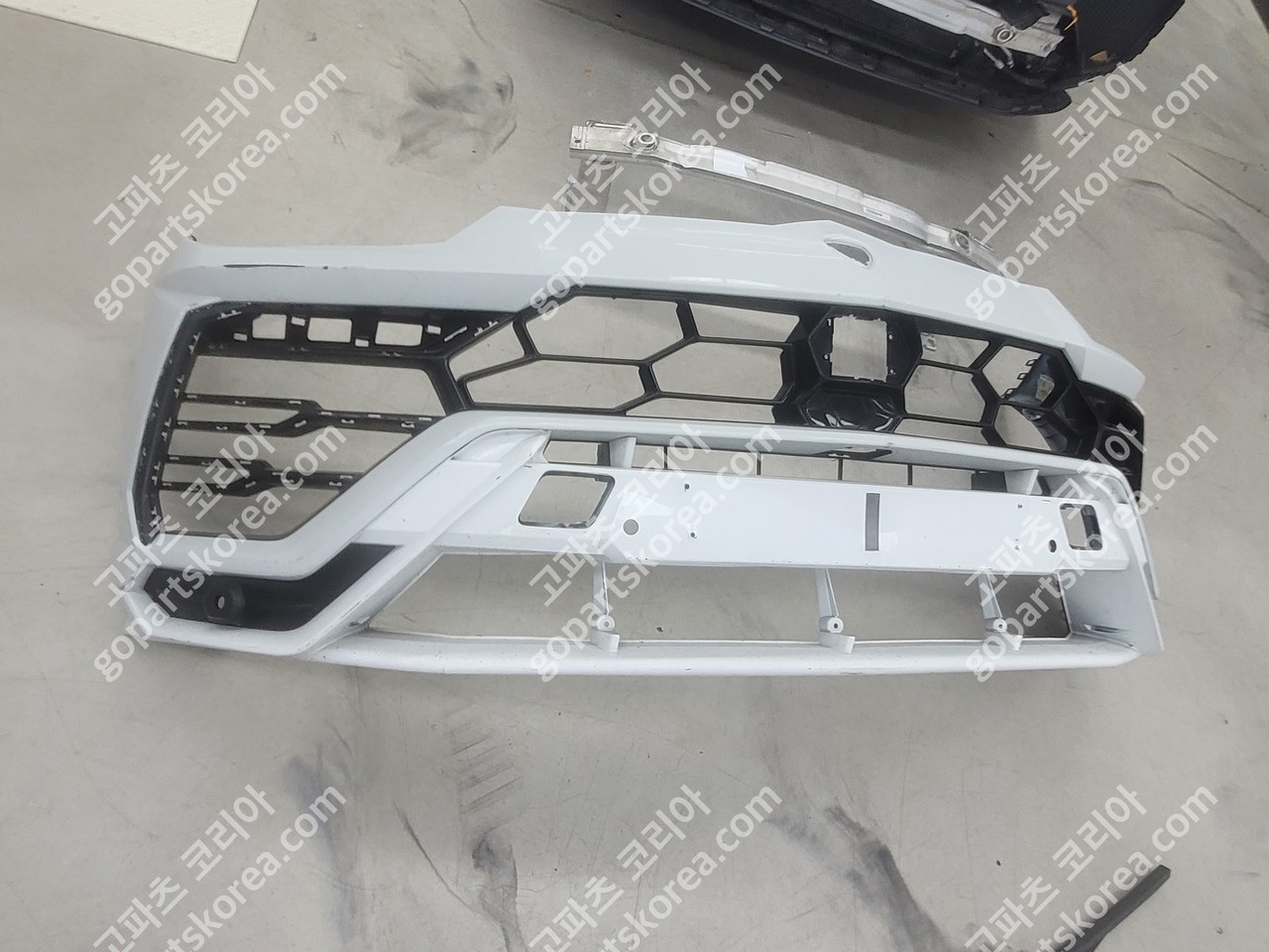 람보르기니 우루스 앞범퍼 일반타입 상단 중간몰딩 하단스포일러 중고
