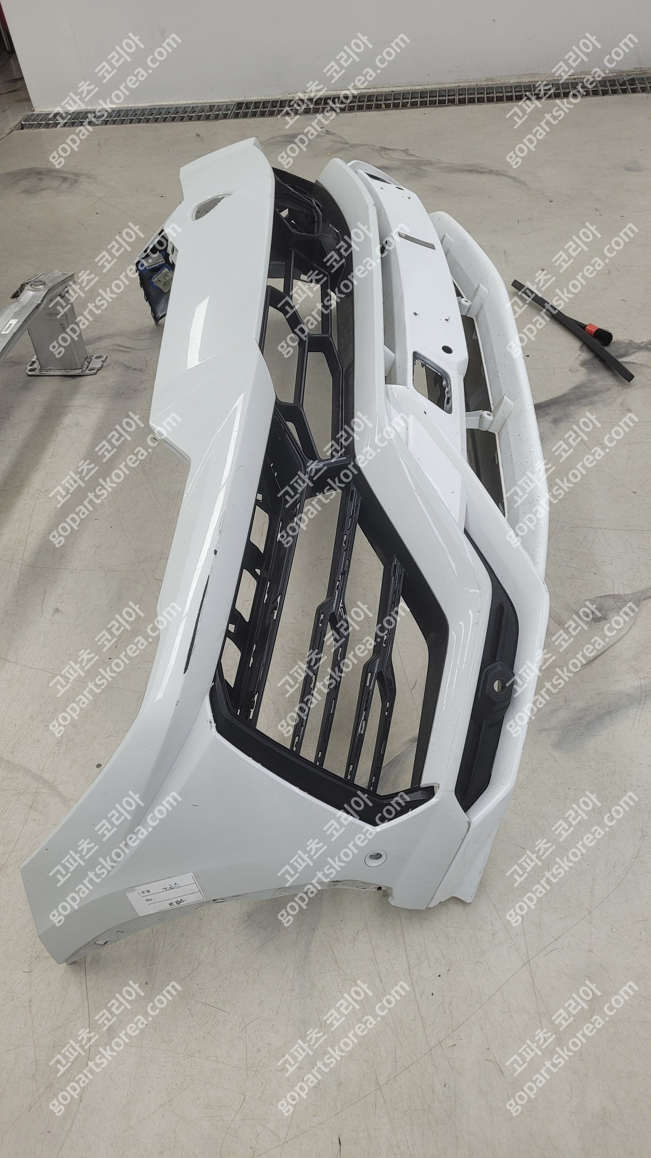 람보르기니 우루스 앞범퍼 일반타입 상단 중간몰딩 하단스포일러 사진 2