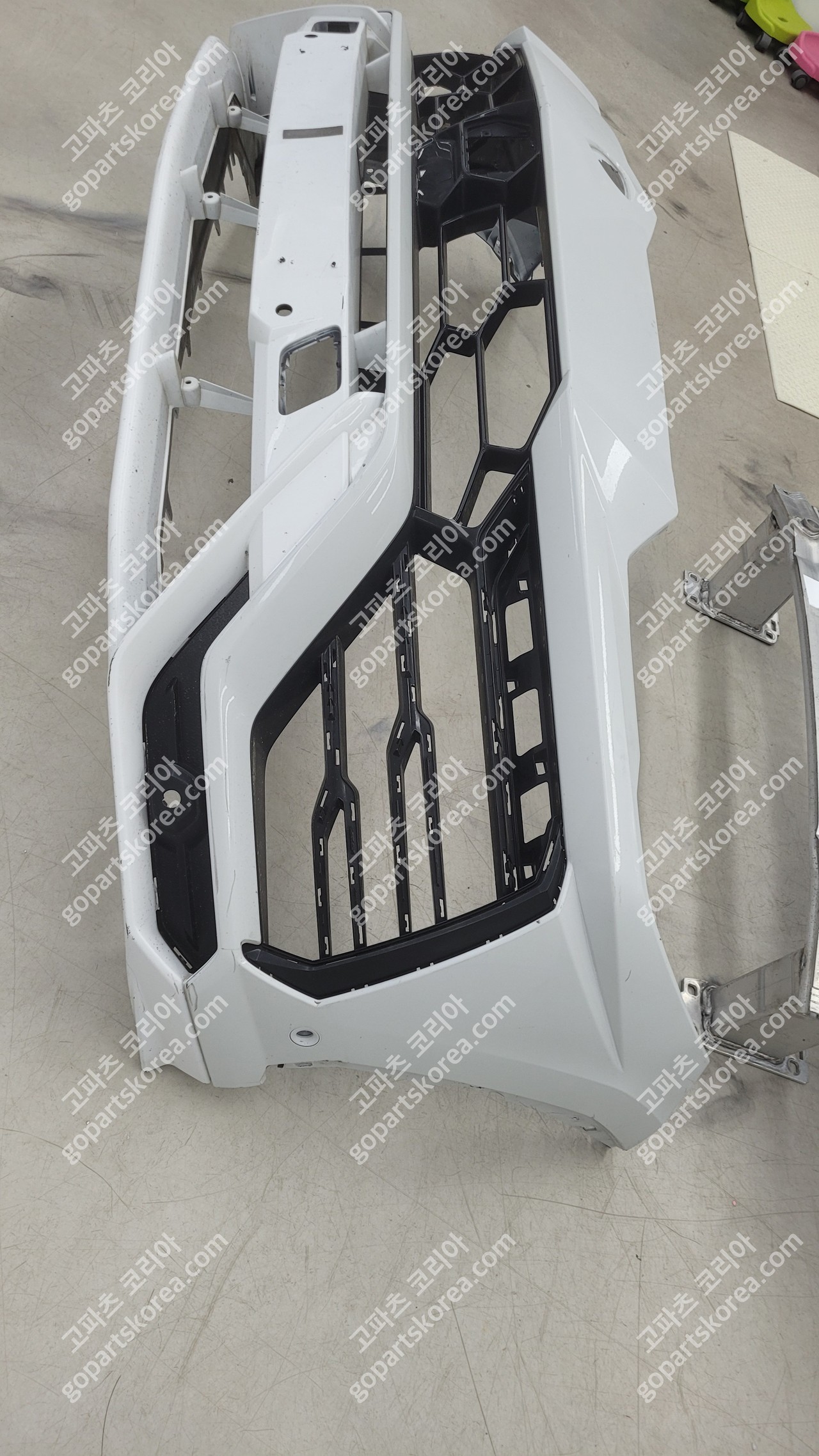 람보르기니 우루스 앞범퍼 일반타입 상단 중간몰딩 하단스포일러 사진 3