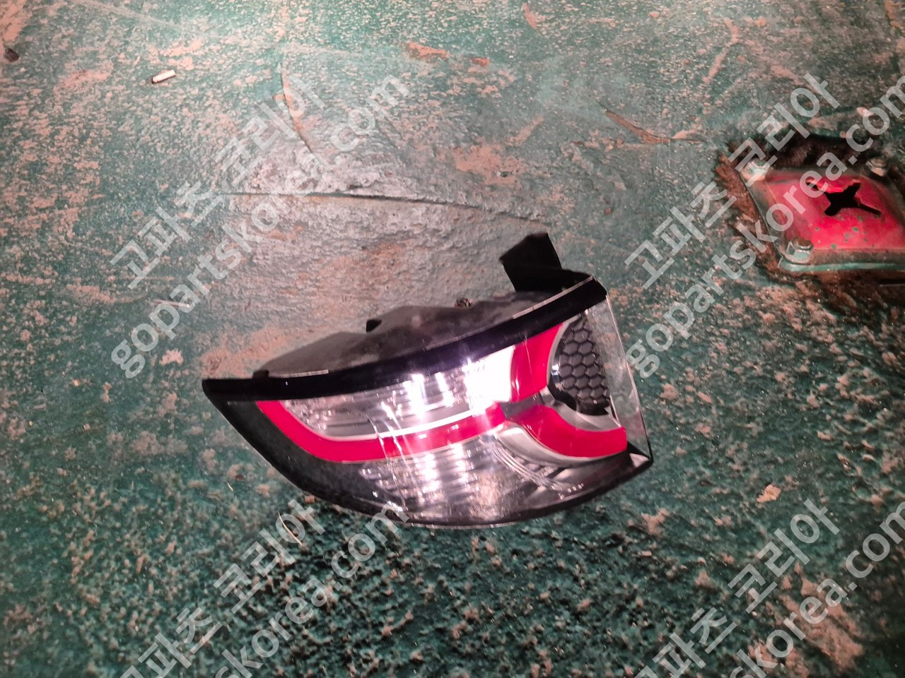 랜드로버 디스커버리 스포츠 테일램프 운전석 사진 4