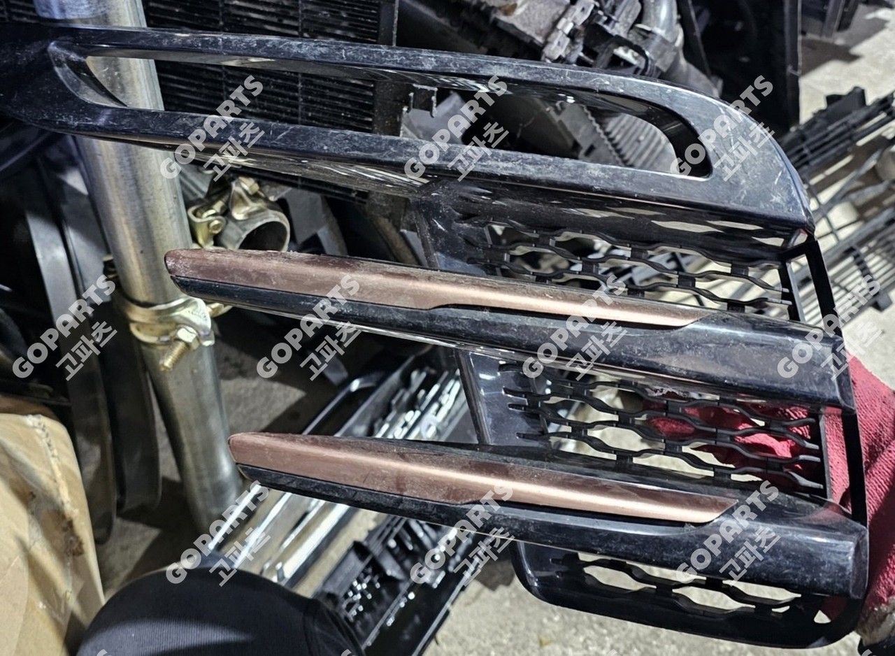 랜드로버 레인지로버 벨라 1세대 L560 전기 운전석안개등커버에어덕트망 에어가이드카바 중고