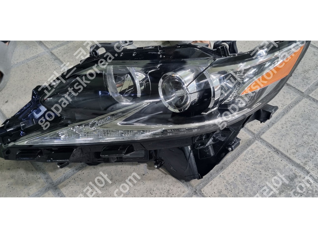 렉서스 ES 헤드라이트 운전석 렌즈1개짜리 사진 2