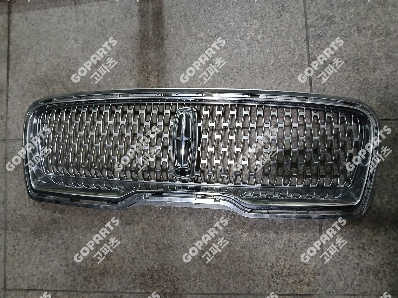 링컨 노틸러스 전면 라디에터그릴 중고