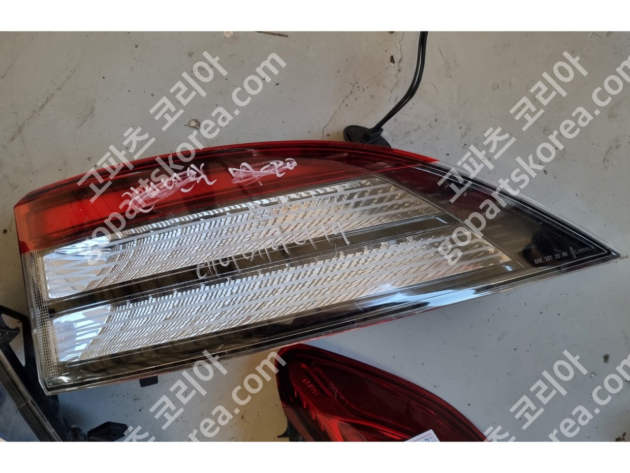 링컨 에비에이터 테일램프 조수석 중고