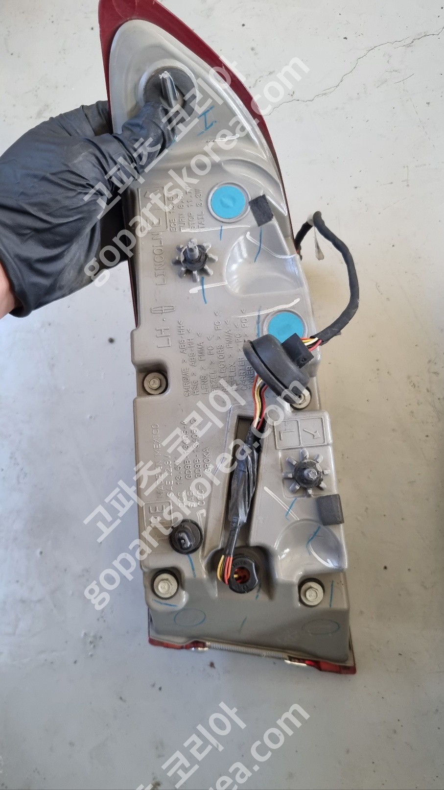 링컨 컨티넨탈 테일램프 운전석 사진 3