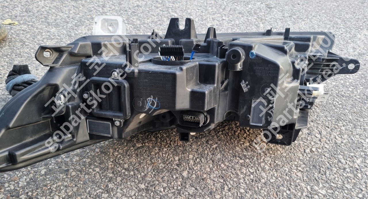 링컨 컨티넨탈 10세대 헤드라이트 조수석 사진 3