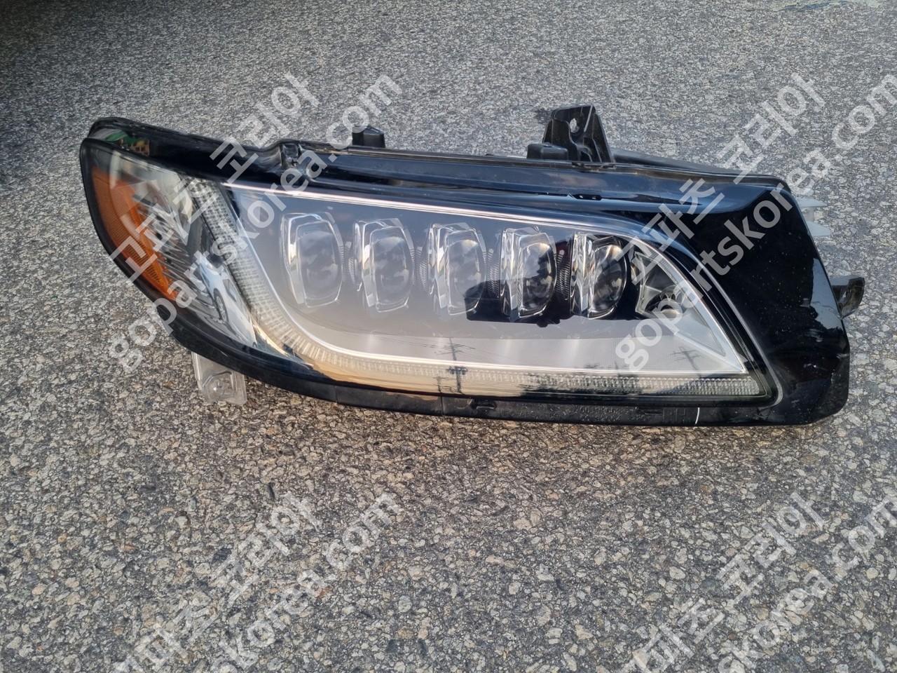 링컨 컨티넨탈 10세대 헤드라이트 조수석 사진 4