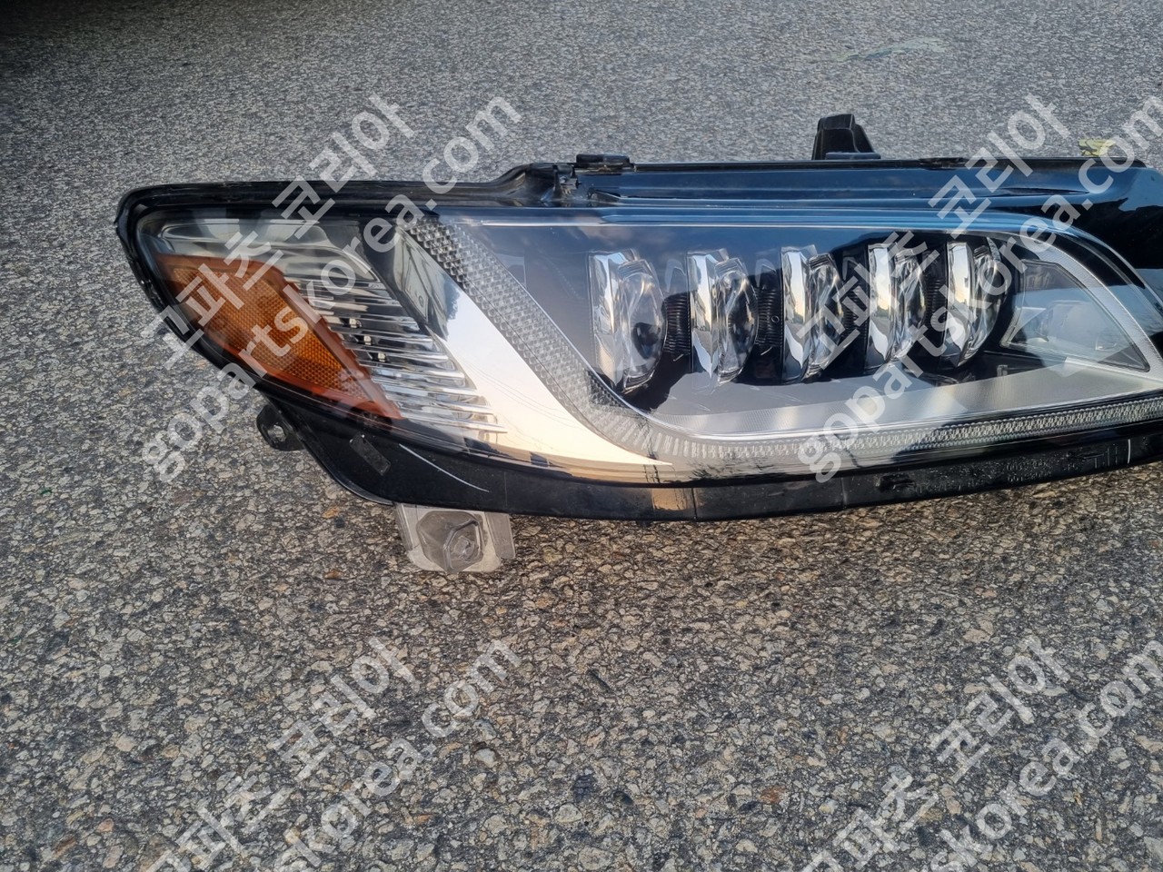 링컨 컨티넨탈 10세대 헤드라이트 조수석 사진 5