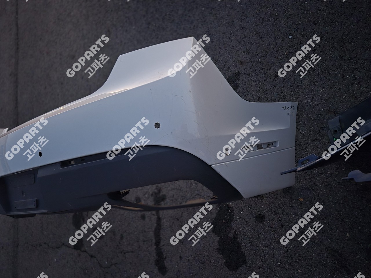 링컨 MKZ 뒷범퍼 상단 뒷범퍼 하단 중고