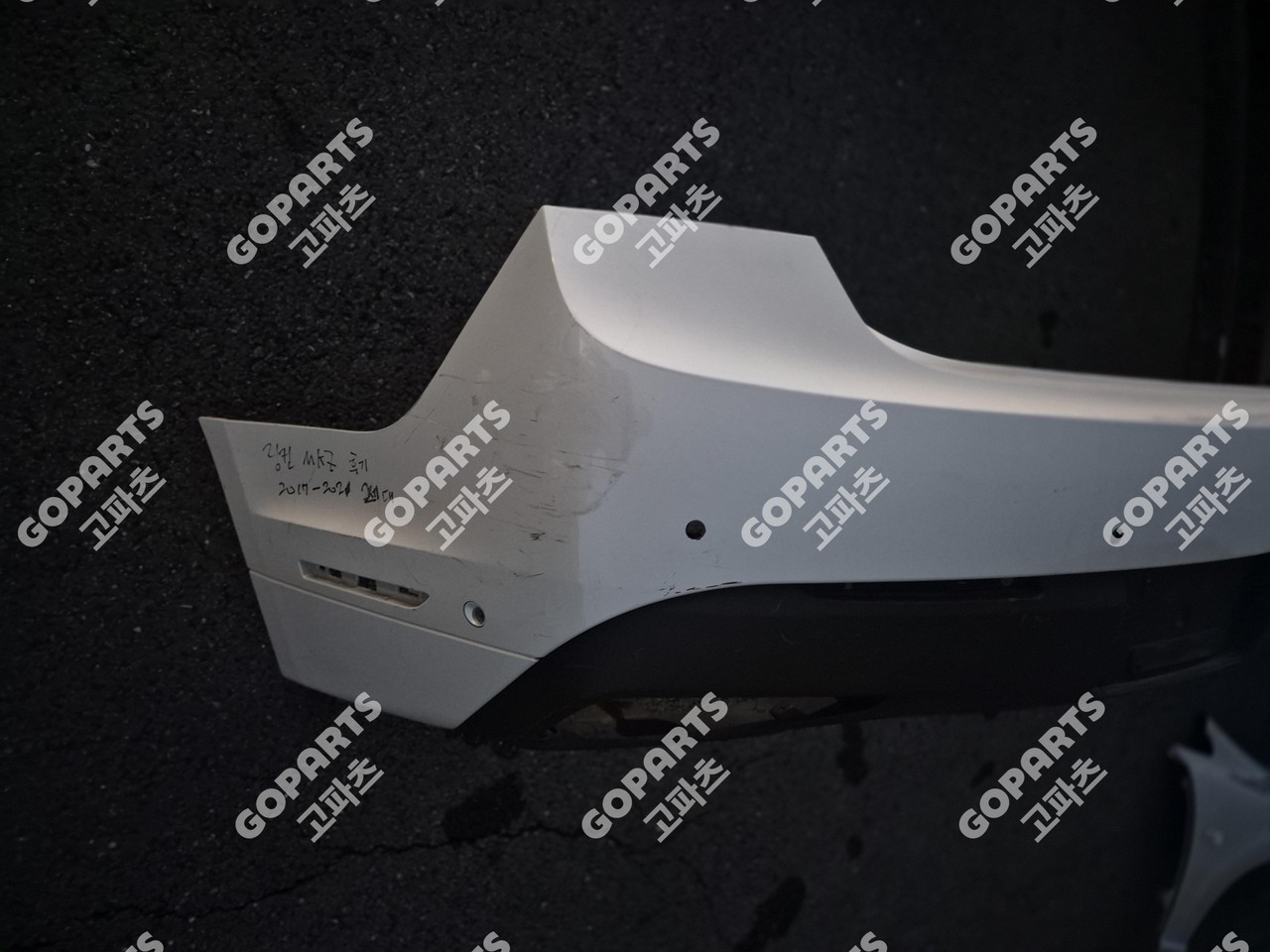 링컨 MKZ 뒷범퍼 상단 뒷범퍼 하단 사진 3