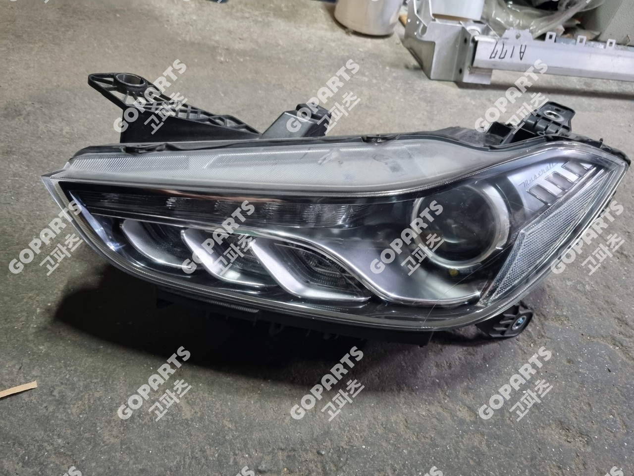 마세라티 기블리 3세대 전기 운전석제논헤드라이트 전조등 앗세이어셈블리 중고