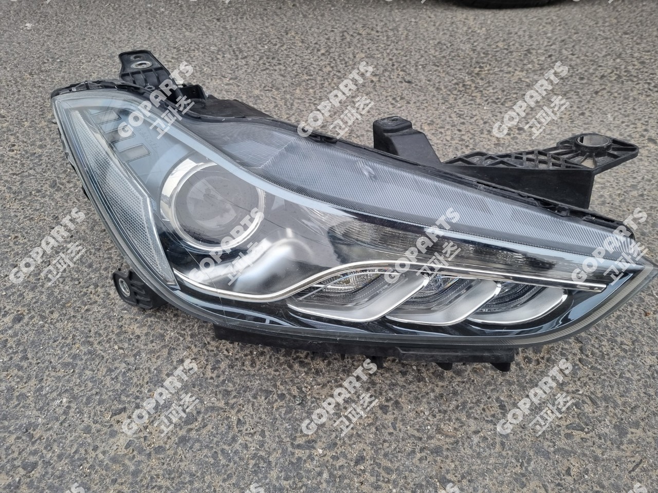 마세라티 기블리 3세대 전기 조수석제논헤드라이트 전조등 앗세이어셈블리 중고