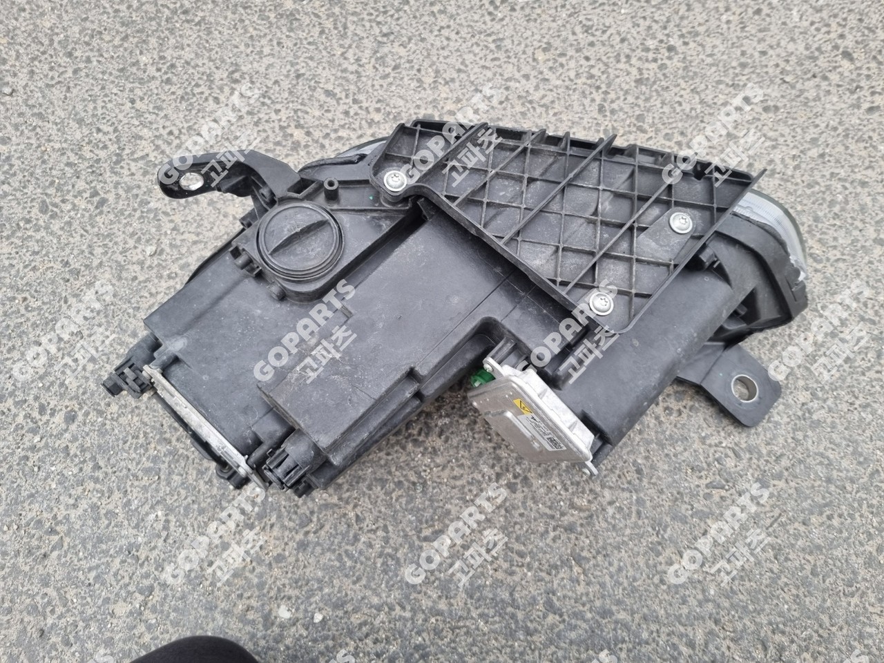 마세라티 기블리 3세대 전기 조수석제논헤드라이트 전조등 앗세이어셈블리 사진 3