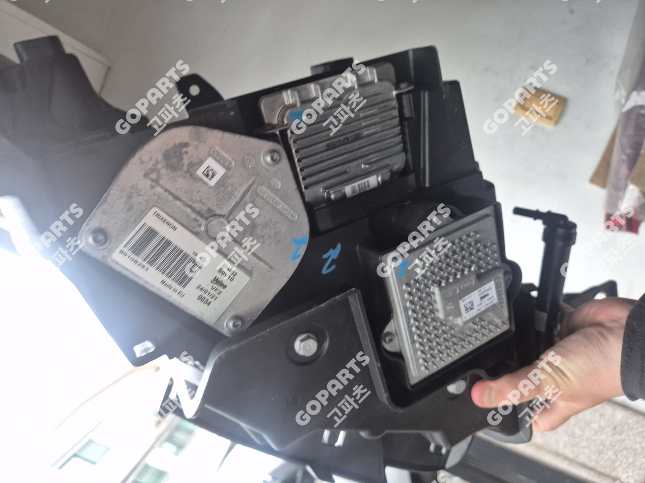 마세라티 르반떼 운전석 헤드라이트 사진 3