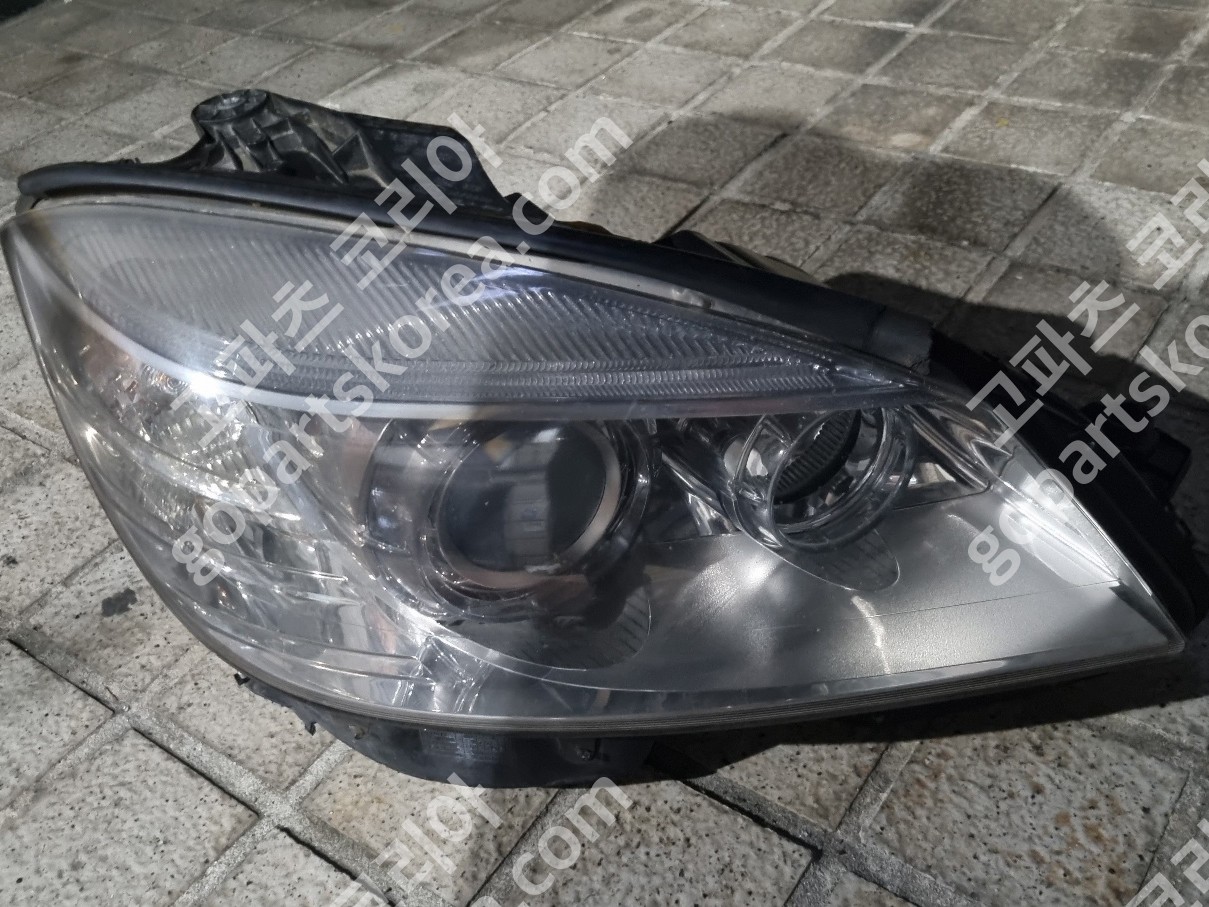 벤츠 C클래스 W204 전기 헤드라이트 조수석 제논 사진 2