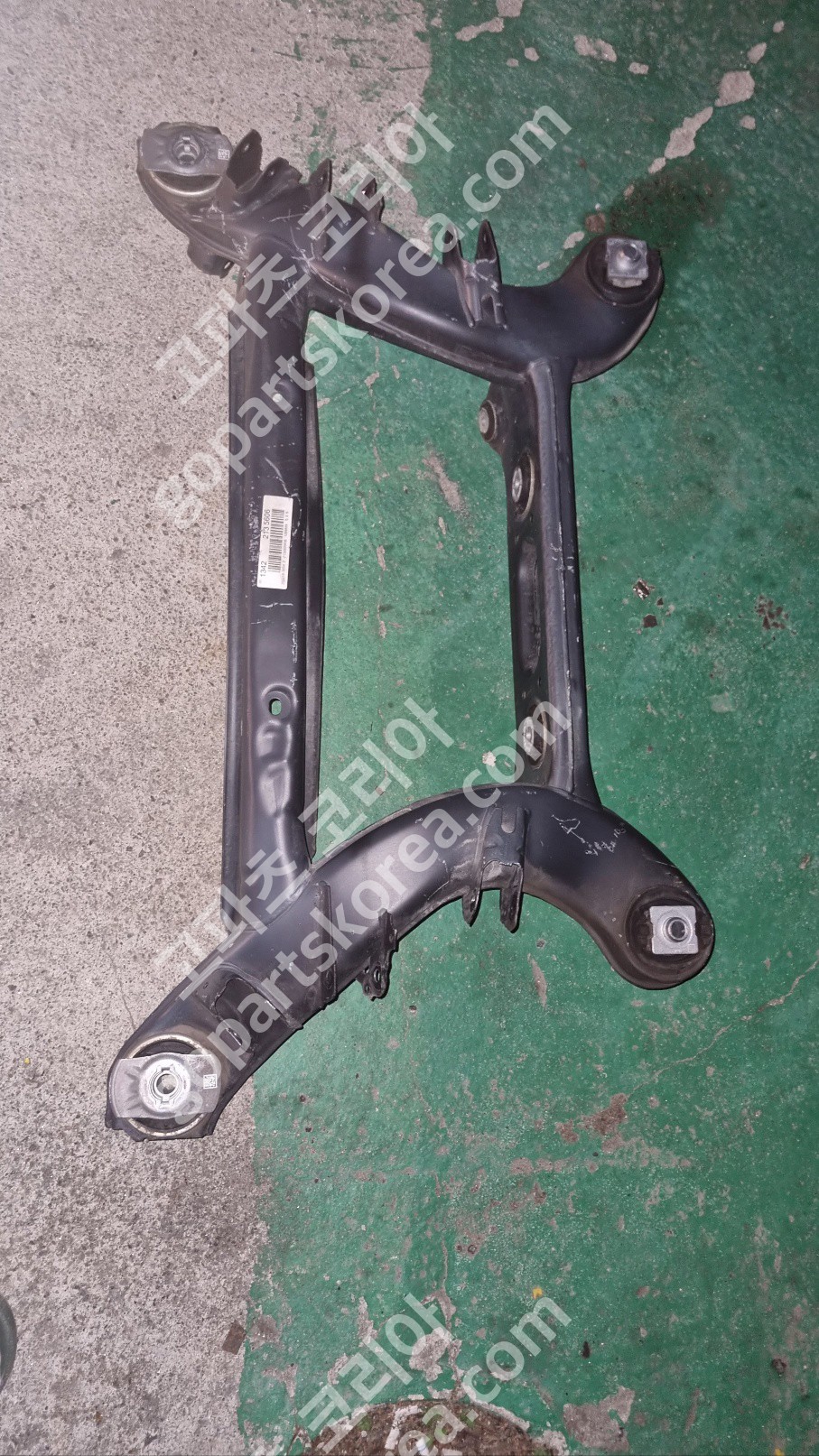 메르세데스 벤츠 C클래스 W204 하체 리어크로스멤버 뒷멤버, 부싱제외 C클래스 (W204, W205), E클래스 (W212, W213) 공용 중고