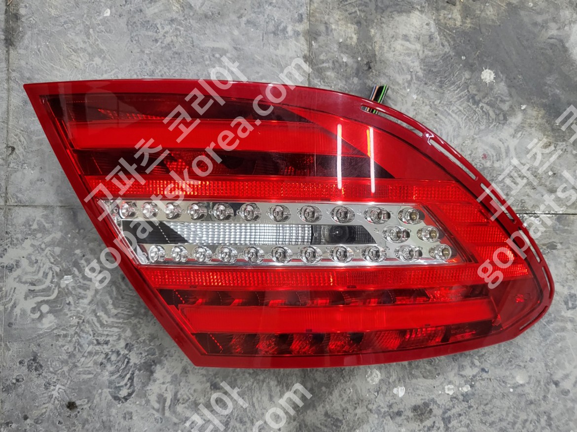 벤츠 C클래스 W204 후기 테일램프 운전석 사진 2