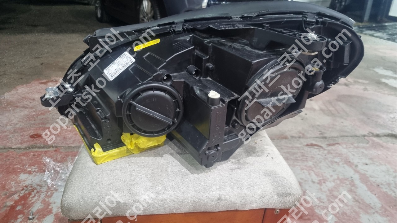 벤츠 C클래스 W204 후기 헤드라이트 조수석 사진 2