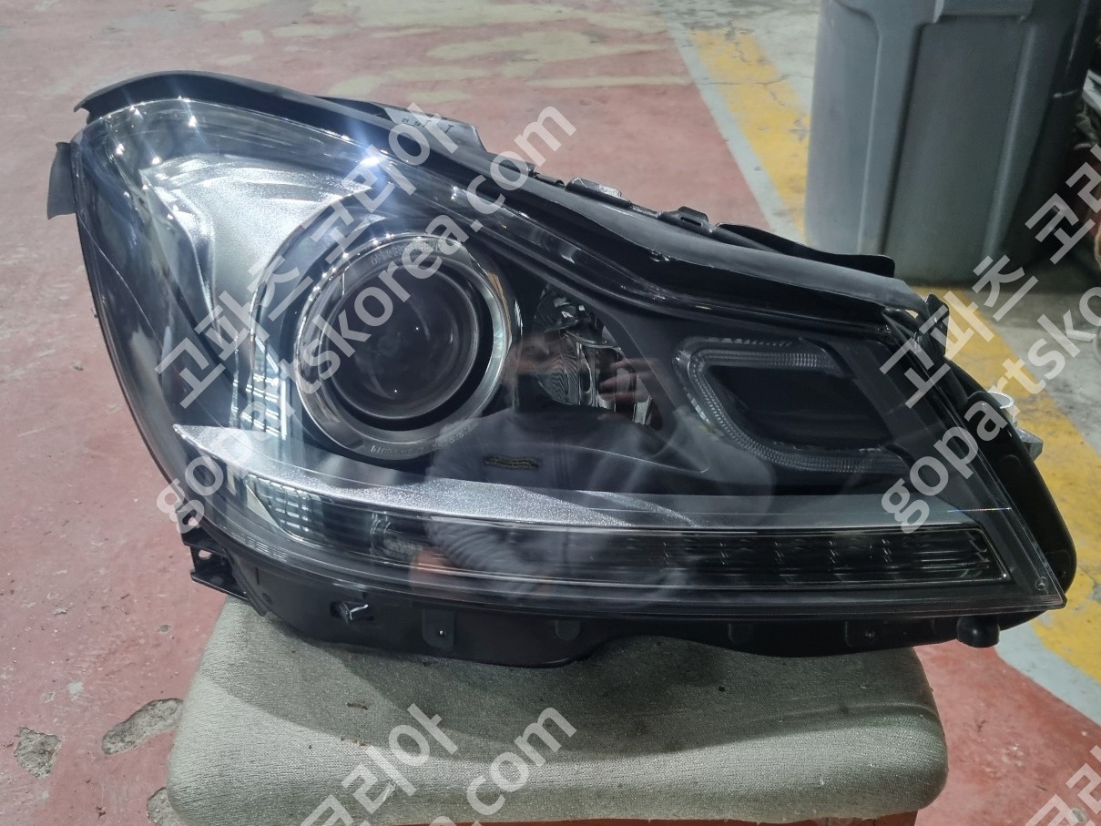 벤츠 C클래스 W204 후기 헤드라이트 조수석 사진 3