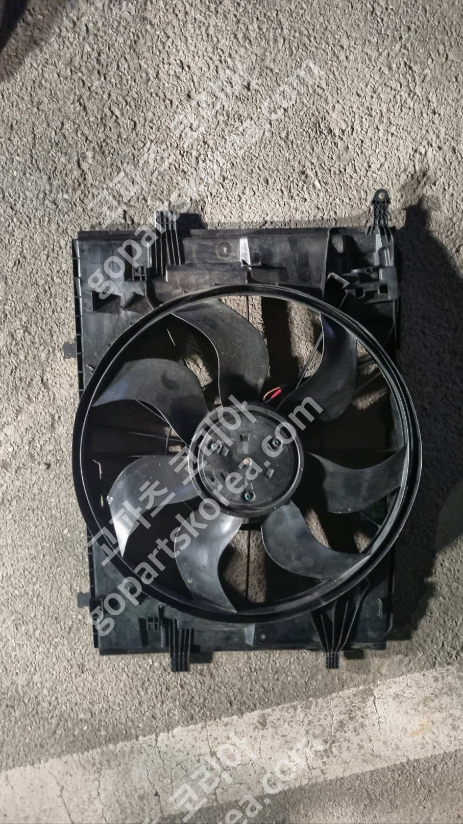 벤츠 C클래스 W205 앞범퍼 라디에이터 팬 휀 사진 2