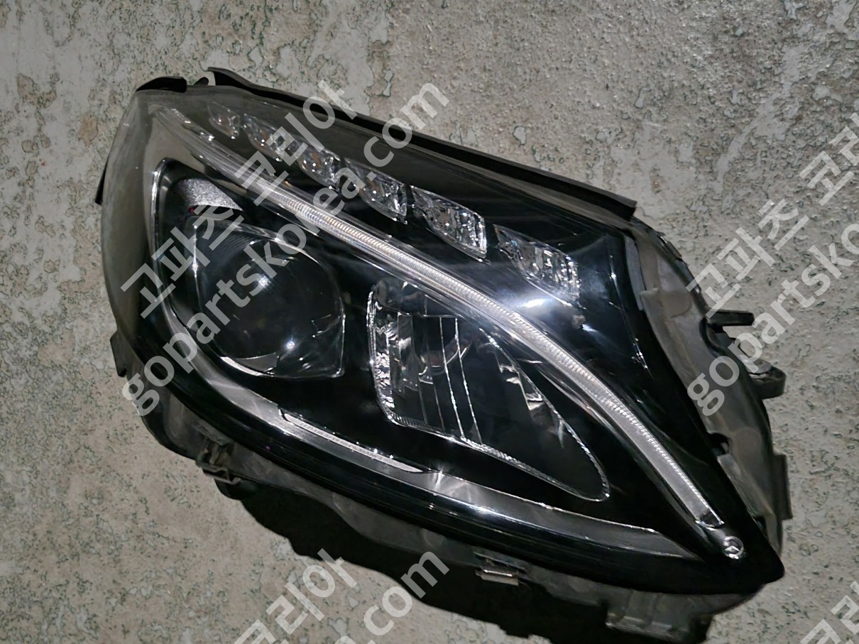 벤츠 C클래스 W205 전기 헤드라이트 조수석 사진 2