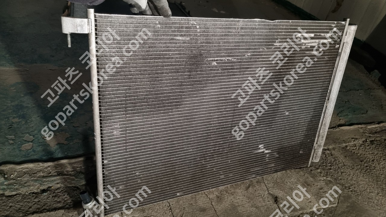 벤츠 C클래스 W205 콘덴서 사진 2