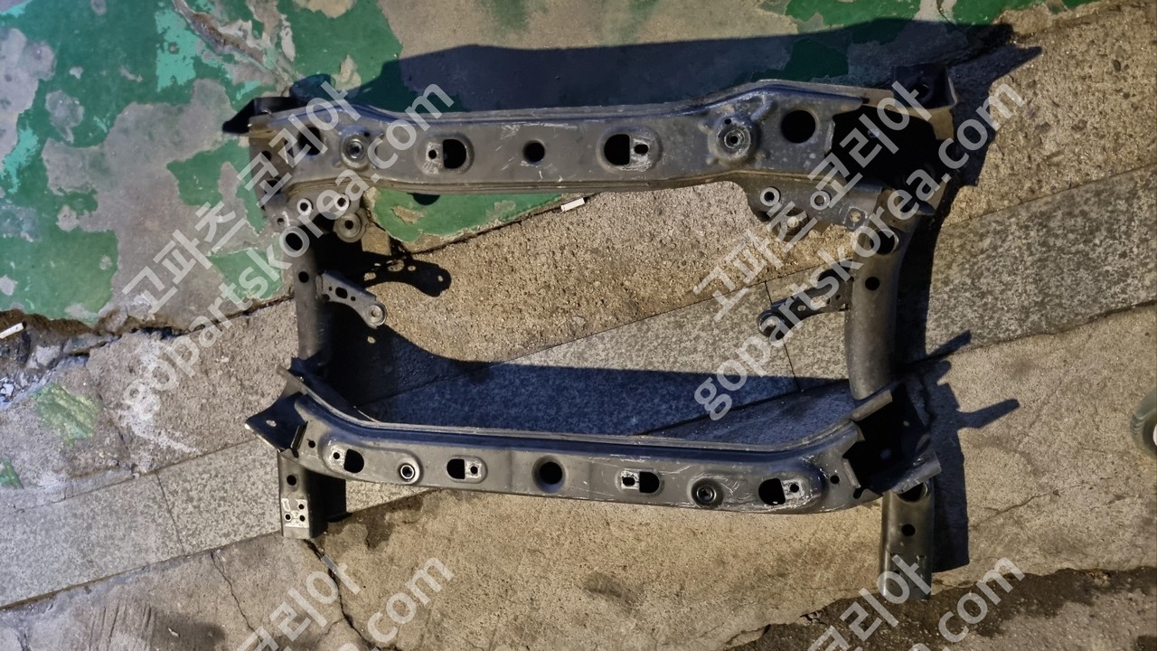 메르세데스 벤츠 C클래스 W205 하체 앞크로스멤버 앞멤버 중고