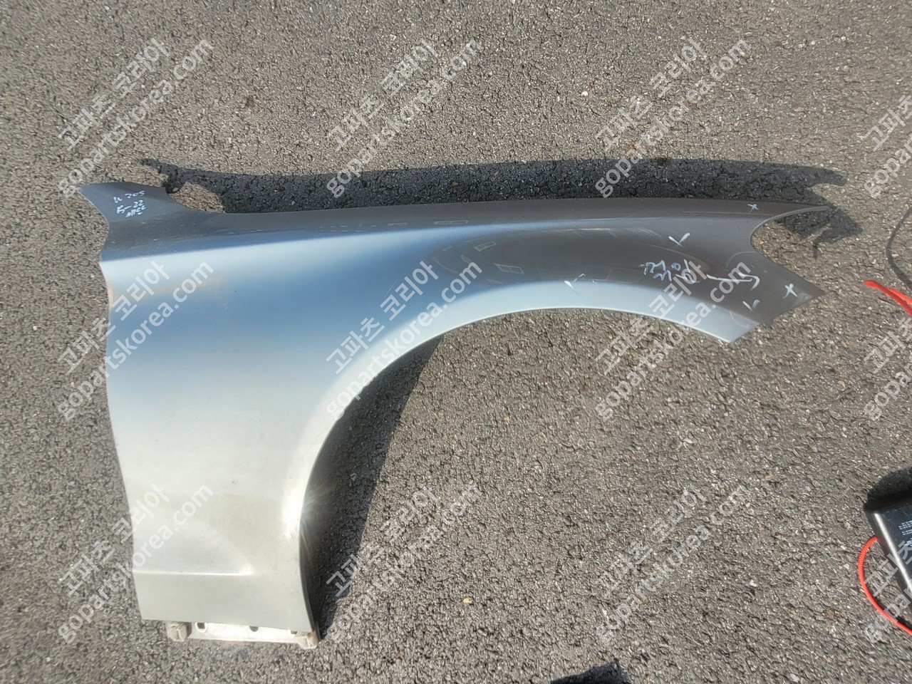 벤츠 C클래스 W205 휀더 조수석 세단, 앞휀더 사진 2