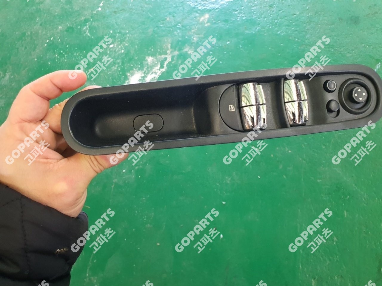 미니 컨트리맨 R60 운전석앞윈도우메인스위치 중고