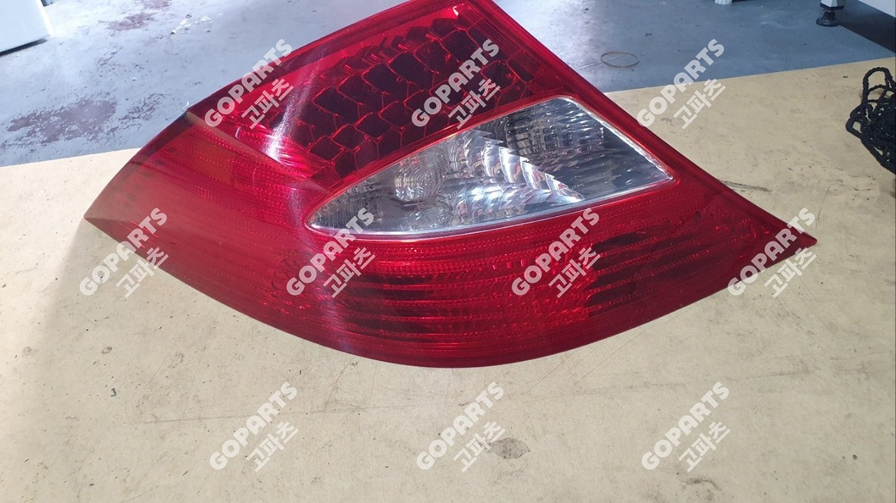 벤츠 CLS W219 후기형 운전석후미등테일램프 중고