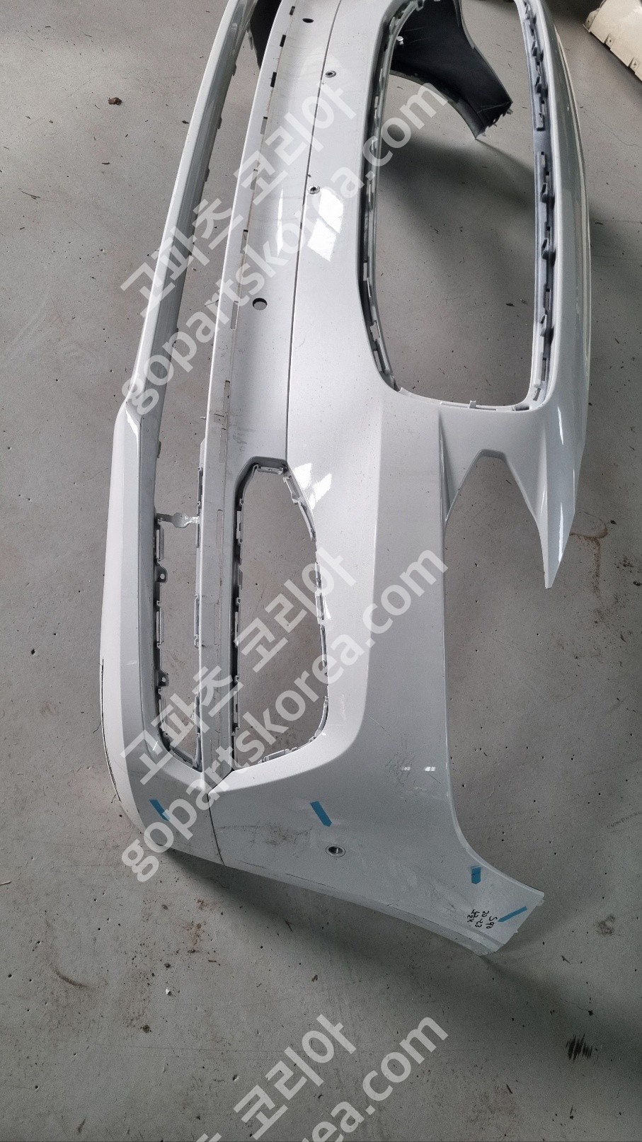 볼보 S90 후기 앞범퍼 상단 물노즐X타입 센서4구 하단 중고