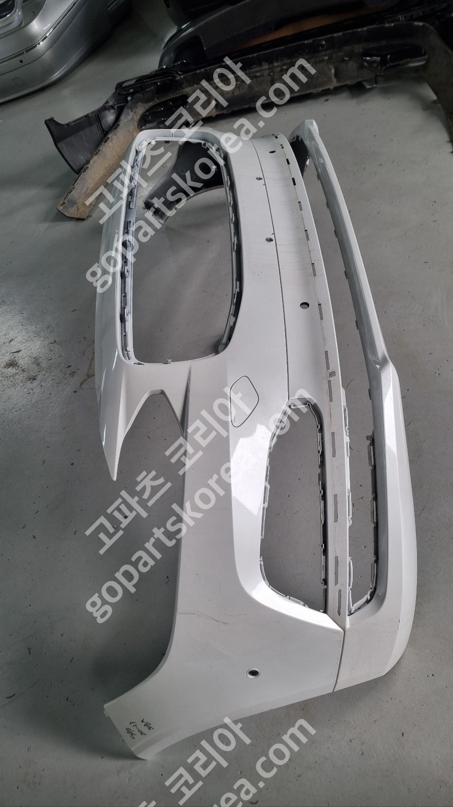 볼보 S90 후기 앞범퍼 상단 물노즐X타입 센서4구 하단 사진 3