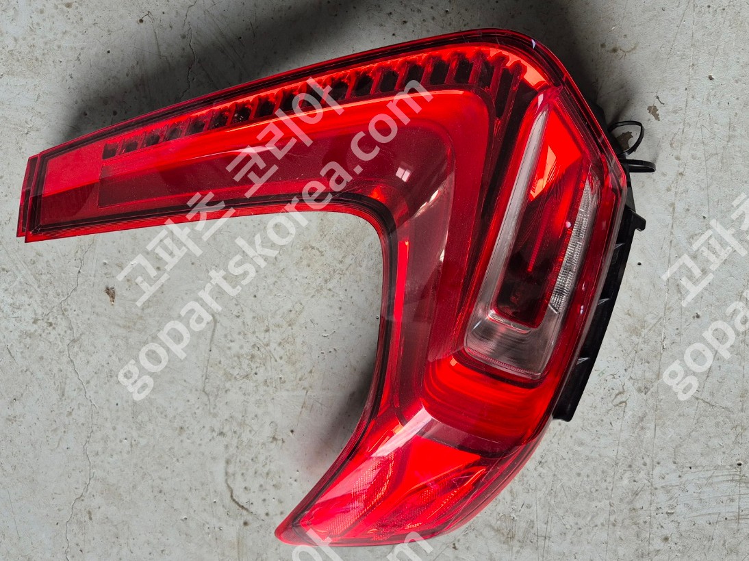 볼보 XC40 테일램프 운전석 사진 3