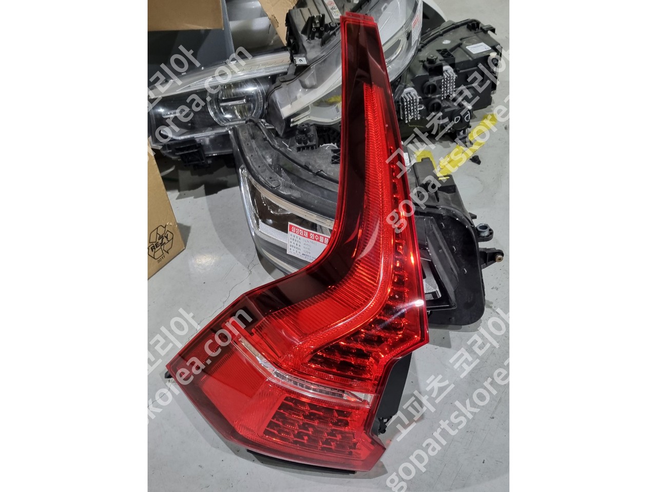 볼보 XC60 테일램프 운전석 사진 3