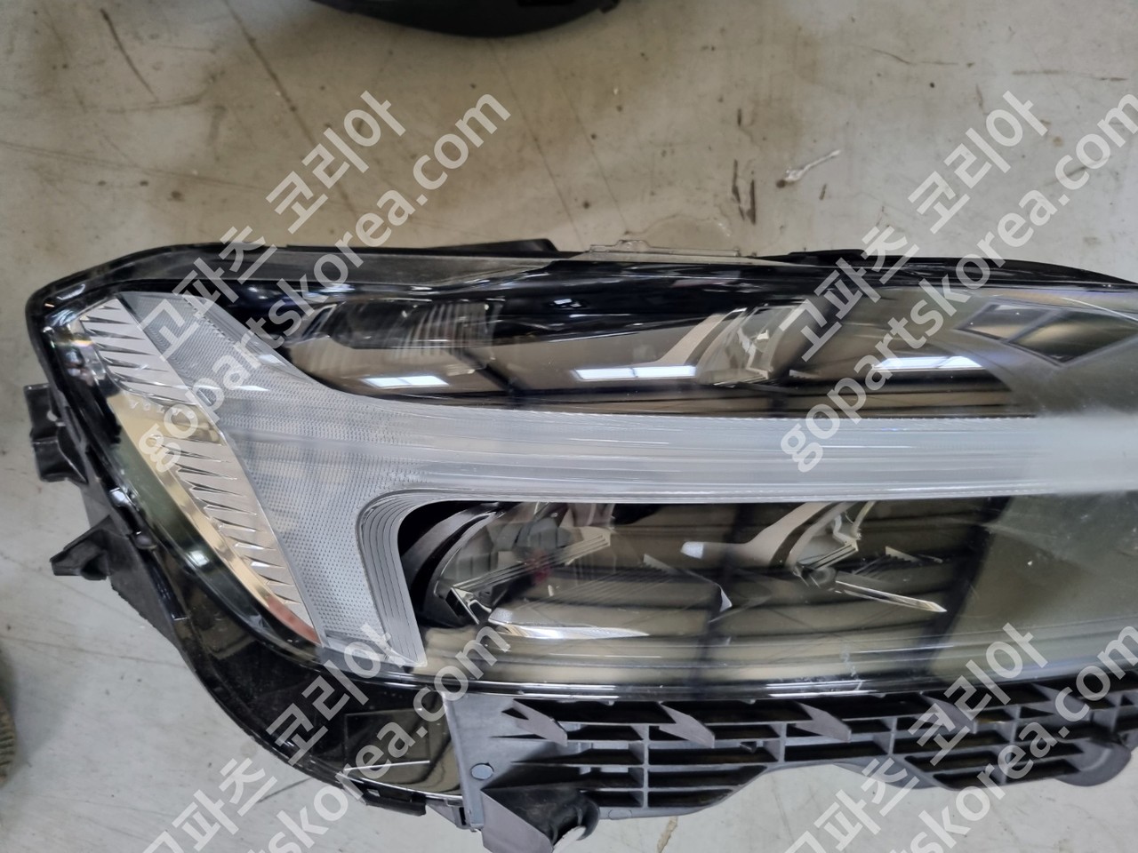 볼보 XC60 헤드라이트 조수석 FULL-LED 사진 4