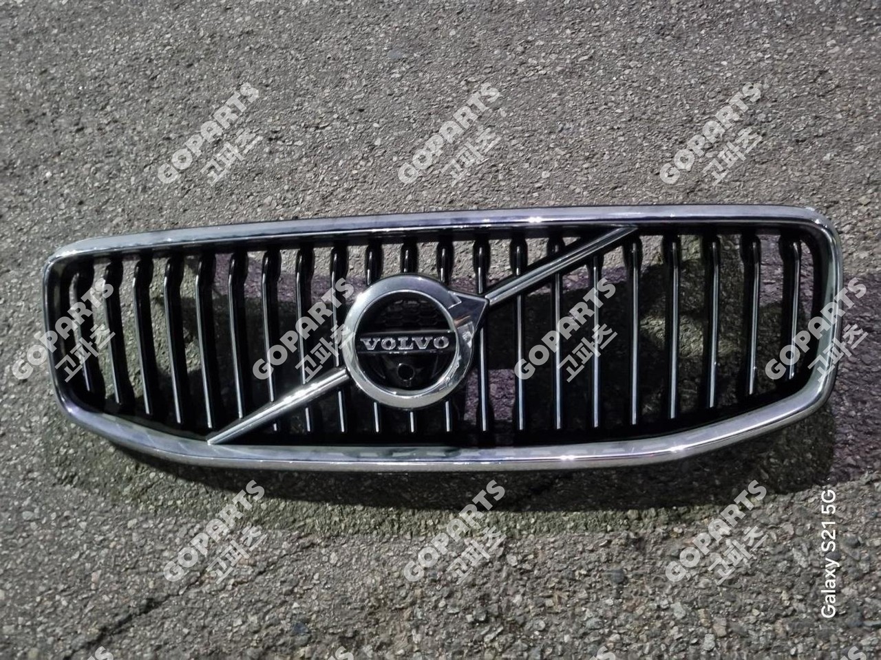 볼보 XC60 2세대 전기 라디에터그릴 전면그릴 카메라O있는타입 중고