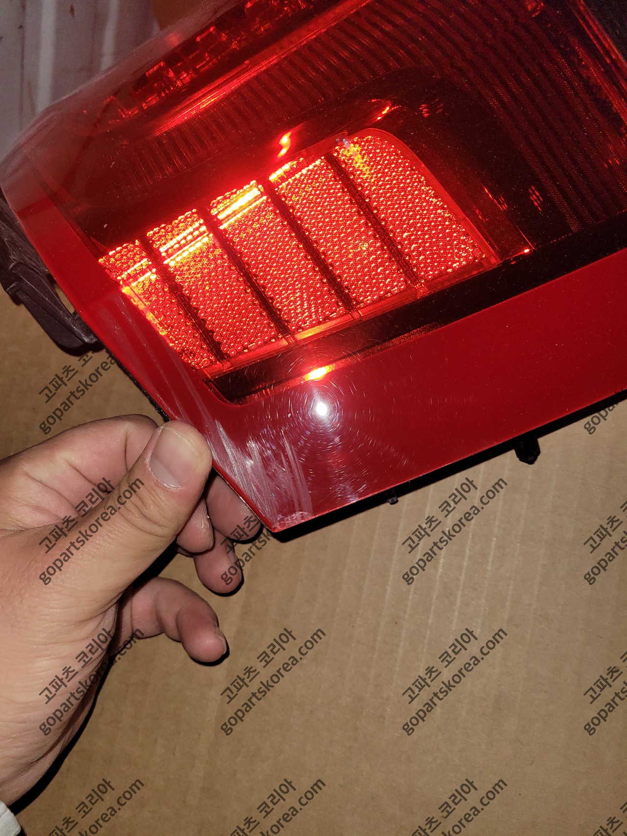 볼보 XC90 테일램프 조수석 하단미세크랙금갔으나 사용가능 사진 4