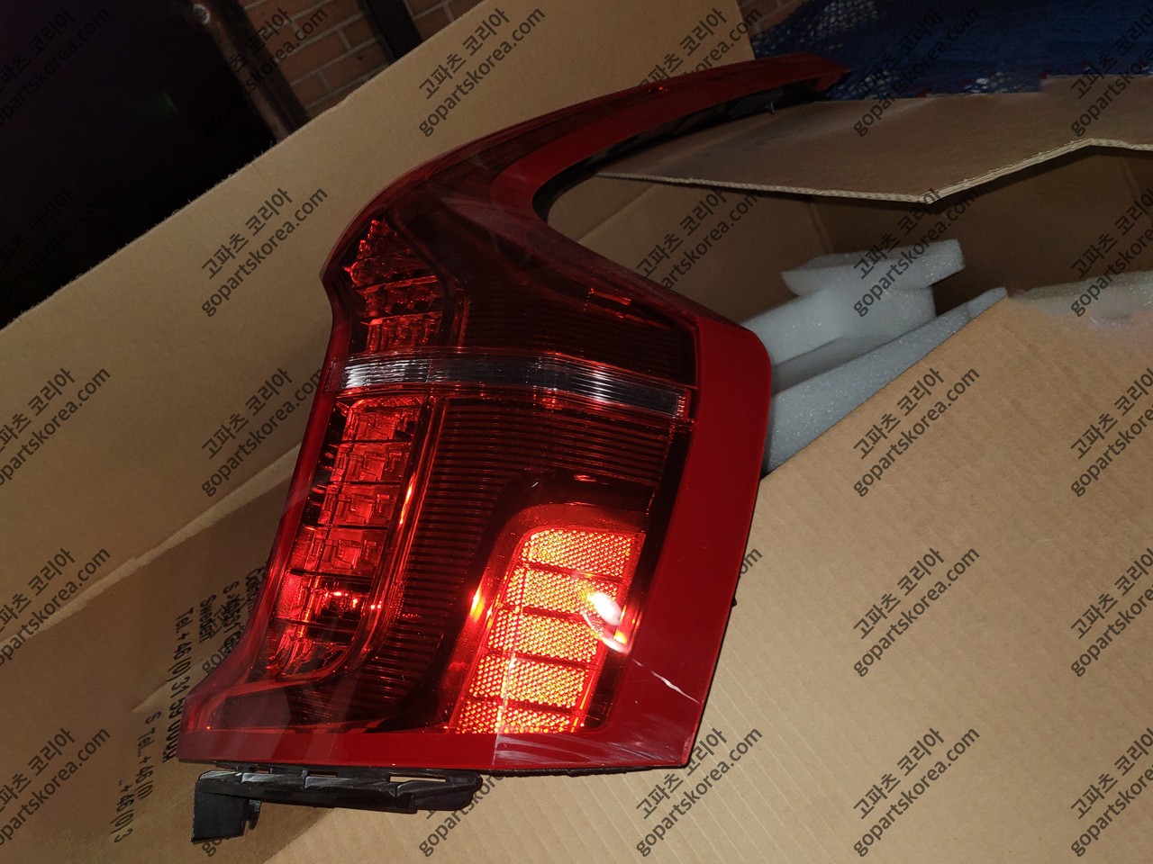 볼보 XC90 테일램프 조수석 하단미세크랙금갔으나 사용가능 사진 6