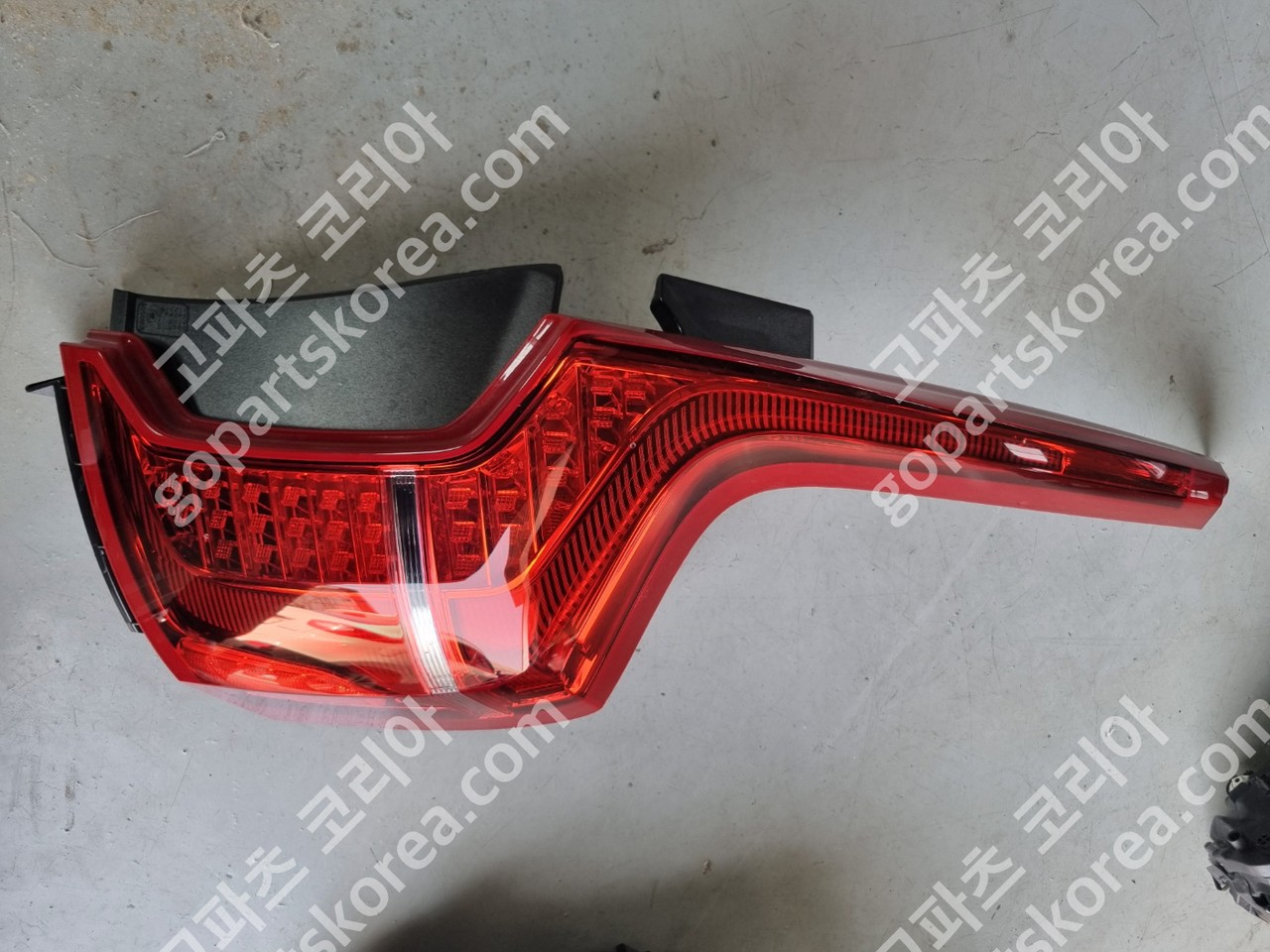 볼보 XC90 2세대 테일램프 조수석 사진 2