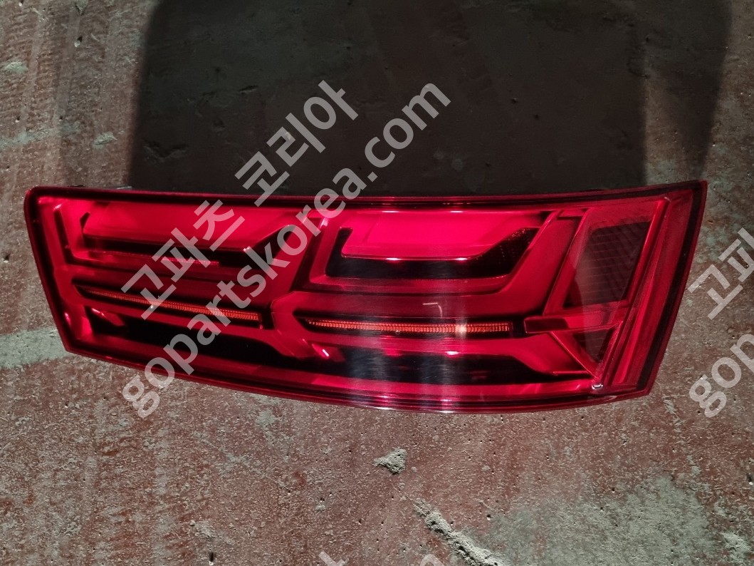 아우디 4M 전기 테일램프 조수석 트렁크등 사진 3