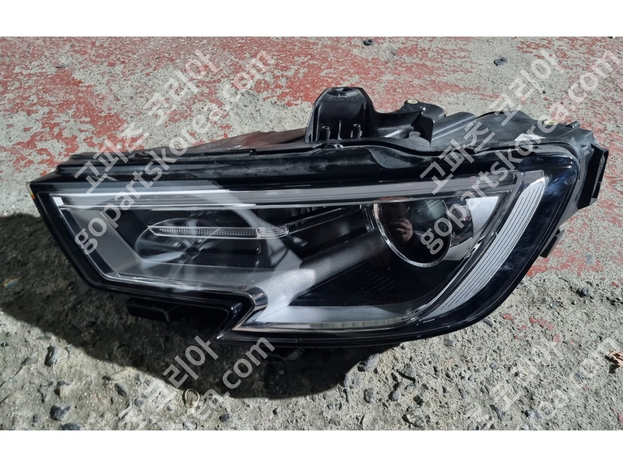 아우디 A3 헤드라이트 운전석 사진 4