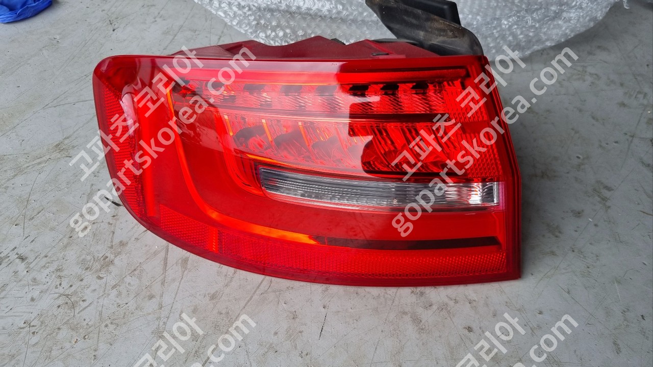 아우디 A4 B8 전기 테일램프 운전석 사진 2