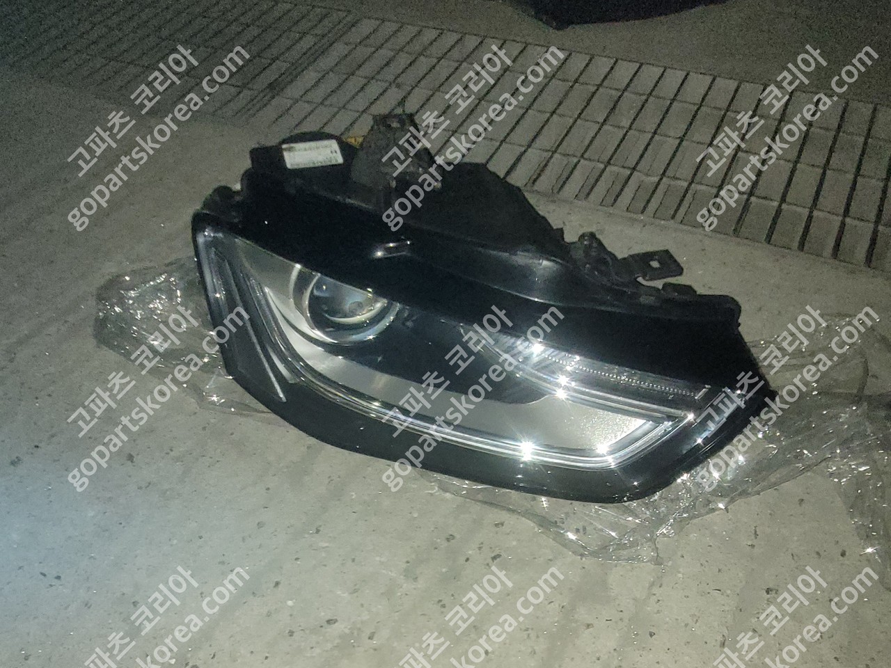 아우디 A4 B8 헤드라이트 조수석 사진 2
