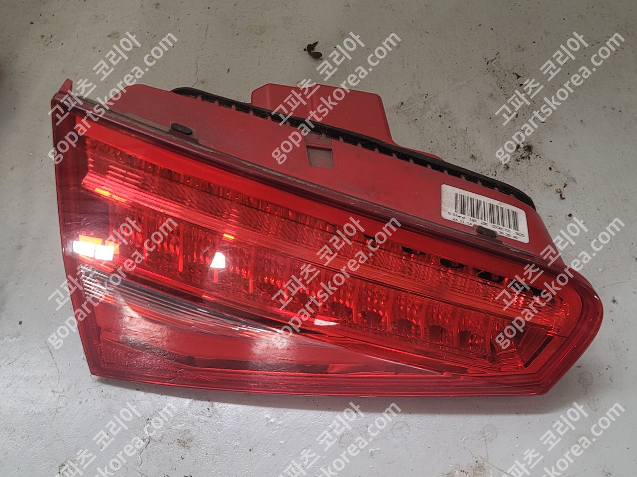 아우디 A4 B8 후기 테일램프 운전석 중고