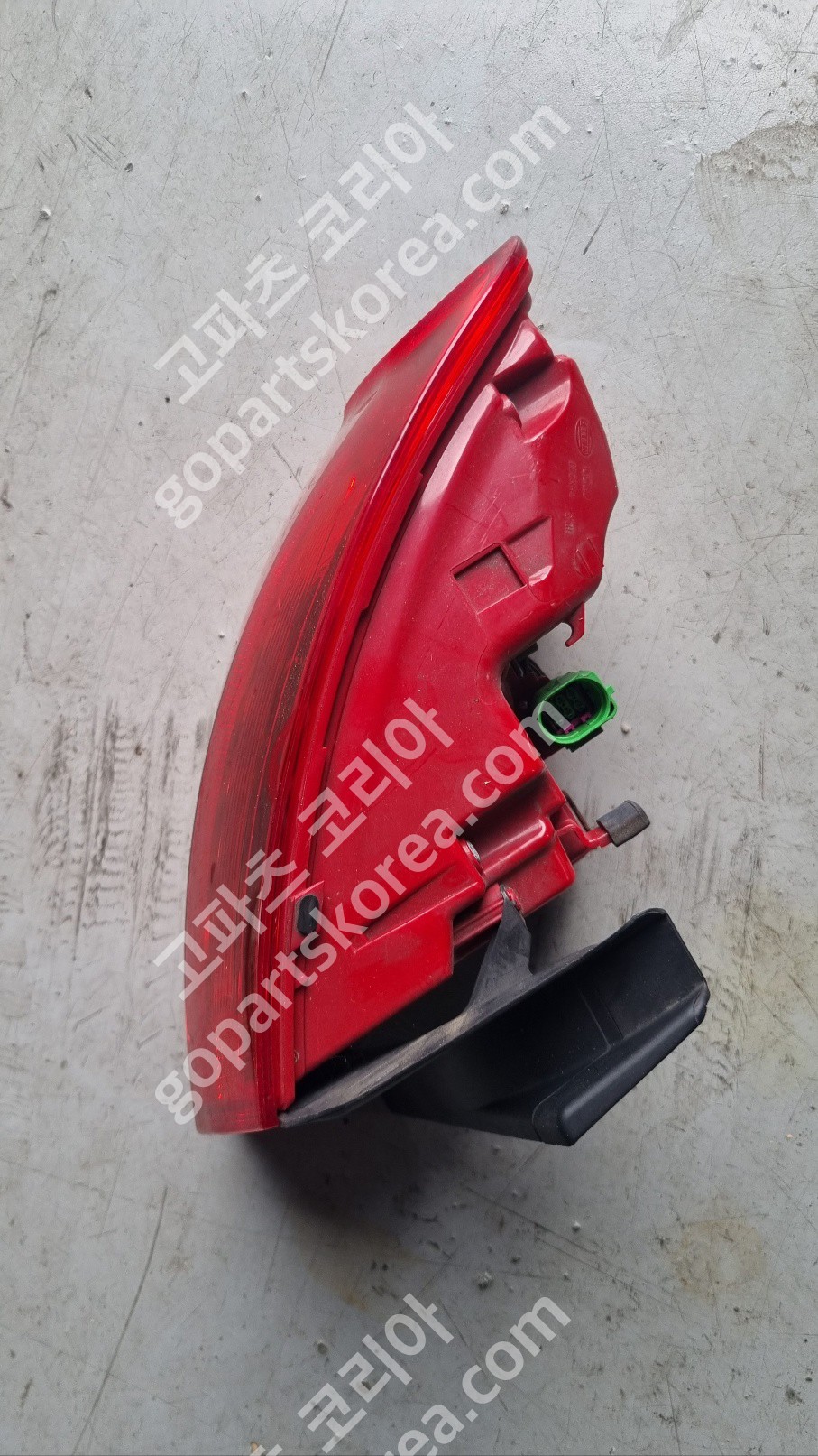 아우디 A4 B8 후기 테일램프 운전석 중고